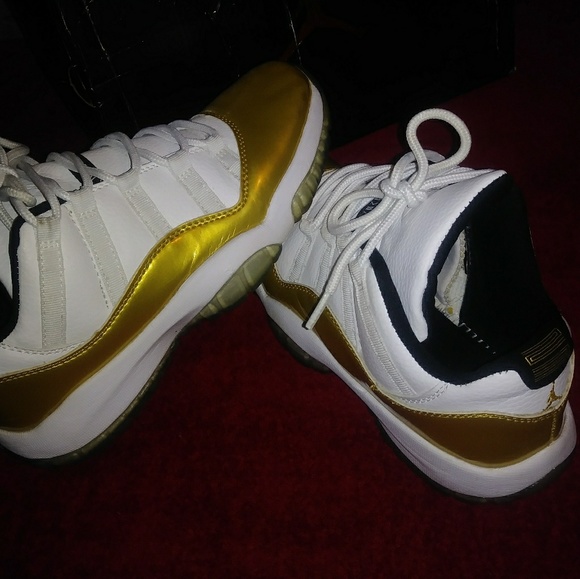 Air Jordan Retro 11 Low Closing Ceremony Gold - Picture 5 of 8
